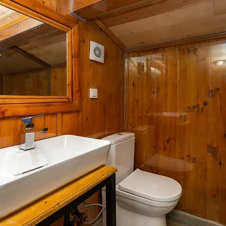 ベッド・アンド・ブレックファスト Wonder Wood