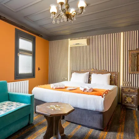 Bed & Breakfast Wonder Wood