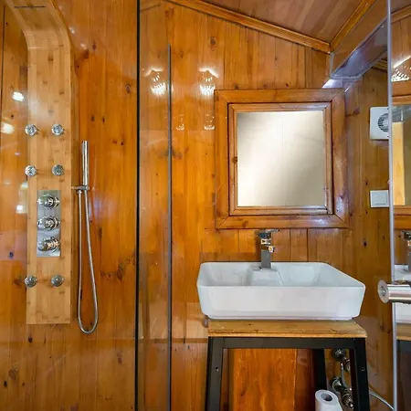 Wonder Wood Bed and Breakfast 3*